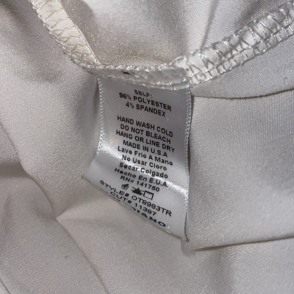 Allison Joy Elegant White V-Neck Blouse. Size Medium - Picture 4 of 4